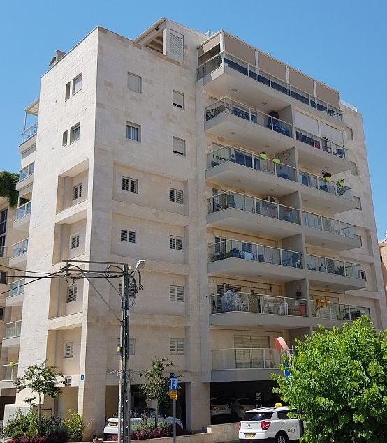 אבן סאני בעיבוד מט לבניין מגורים בראשון לציון - בניני עטר